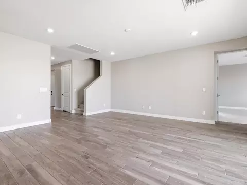 Living - 1051 W Haynes Way, Apache Junction, AZ 85120 photo 2 of 7