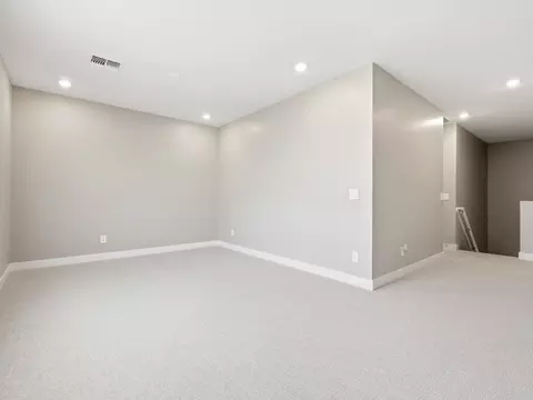 Living - 1051 W Haynes Way, Apache Junction, AZ 85120 photo 3 of 7