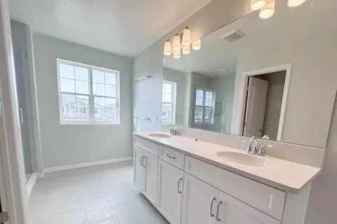 Bath - 1207 Hyde St, Saint Cloud, FL 34771 photo 1 of 2