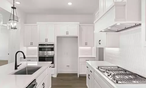 Kitchen - 2220 Switchgrass Dr, Argyle, TX 76226 photo 4 of 5