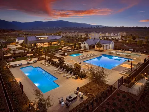 View/Area - 3818 Bluff View Dr, Corona, CA 92883 photo 3 of 9