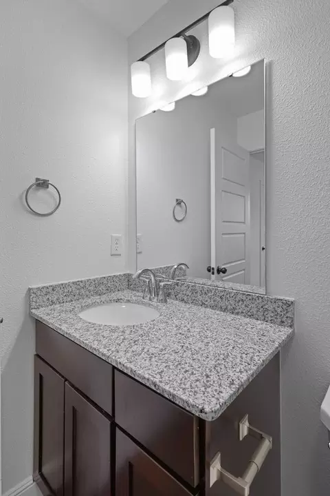 Bath - 721 Nebula Ln, Centerton, AR 72713 photo 7 of 10