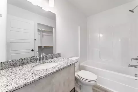 Bath - 701 Apollo Ave, Centerton, AR 72719 photo 3 of 10