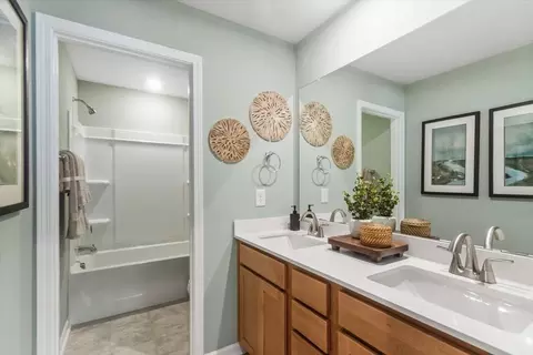 Bath - 606 Kay Dr, Easley, SC 29640 photo 2 of 2