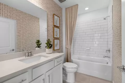 Bath - 15502 Horizon View Loop, Clermont, FL 34714 photo 1 of 2