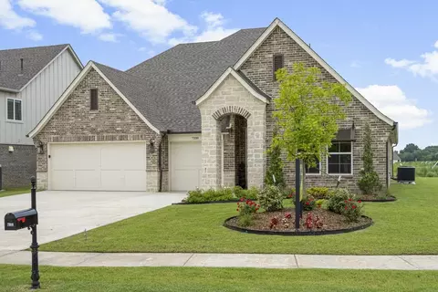 Exterior - 7201 E Oakland St, Broken Arrow, OK 74014 photo 6 of 7