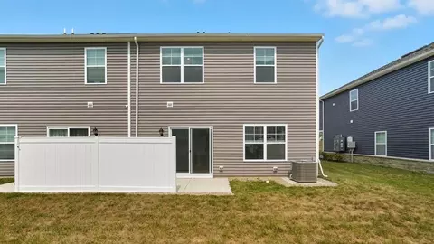 Exterior - 1385 Marinelli Dr E, Columbus, OH 43228 photo 5 of 14