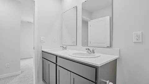 Bath - 1385 Marinelli Dr E, Columbus, OH 43228 photo 6 of 14