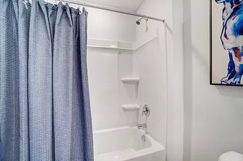 Bath - 1385 Marinelli Dr E, Columbus, OH 43228 photo 13 of 14