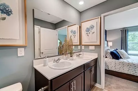 Bath - 1385 Marinelli Dr E, Columbus, OH 43228 photo 11 of 14