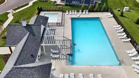 Exterior - 1385 Marinelli Dr E, Columbus, OH 43228 photo 6 of 14
