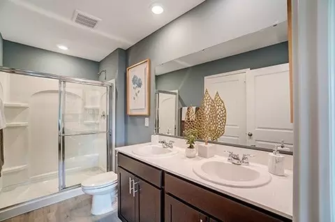 Bath - 1385 Marinelli Dr E, Columbus, OH 43228 photo 9 of 14