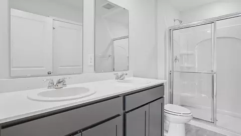Bath - 1385 Marinelli Dr E, Columbus, OH 43228 photo 3 of 14