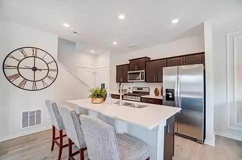 Kitchen - 1385 Marinelli Dr E, Columbus, OH 43228 photo 7 of 10