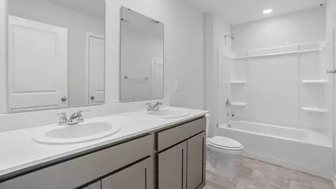 Bath - 1385 Marinelli Dr E, Columbus, OH 43228 photo 5 of 14