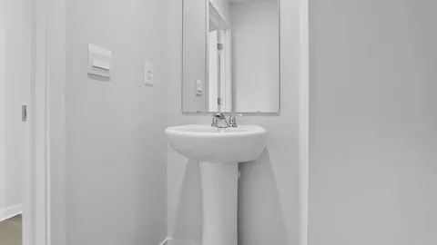 Bath - 1385 Marinelli Dr E, Columbus, OH 43228 photo 2 of 14
