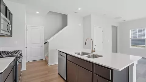 Kitchen - 1385 Marinelli Dr E, Columbus, OH 43228 photo 5 of 10