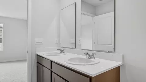 Bath - 1385 Marinelli Dr E, Columbus, OH 43228 photo 4 of 14