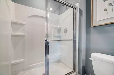 Bath - 1385 Marinelli Dr E, Columbus, OH 43228 photo 10 of 14