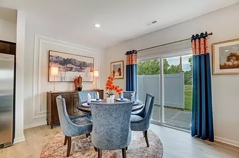 Dining - 1385 Marinelli Dr E, Columbus, OH 43228 photo 2 of 3