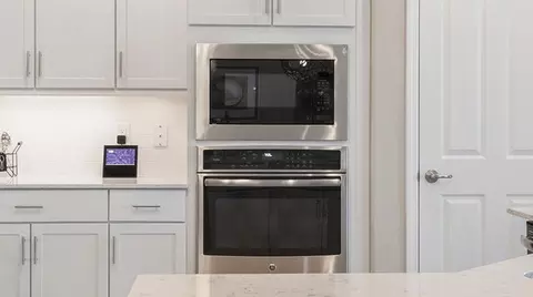 Kitchen - 13029 Maya Bay Ct, Venice, FL 34293 photo 5 of 5