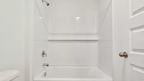 Bath - 6801 Applegate Dr, Plainfield, IL 60586 photo 4 of 7