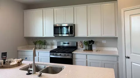 Kitchen - 6801 Applegate Dr, Plainfield, IL 60586 photo 7 of 13