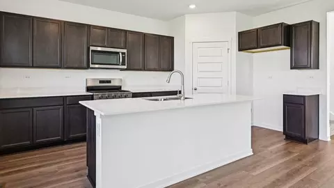 Kitchen - 6801 Applegate Dr, Plainfield, IL 60586 photo 5 of 13