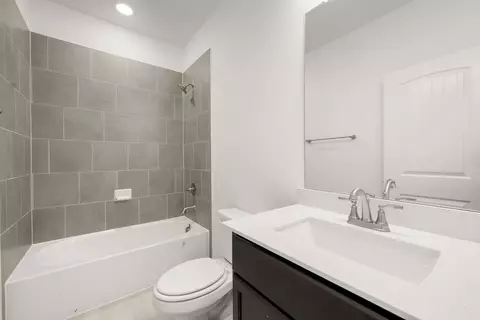 Bath - 8809 Retama St, Aubrey, TX 76227 photo 2 of 7