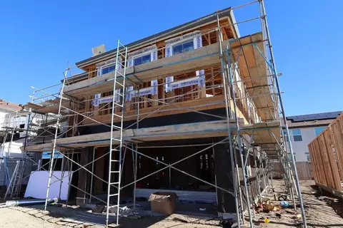 339 Glass Beach Dr, Lathrop, CA 95330