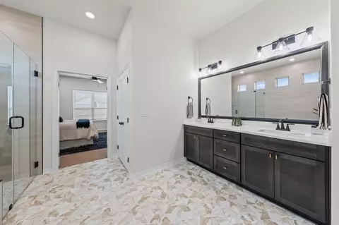 Bath - 126 Lasso Loop, Lorena, TX 76655 photo 4 of 6