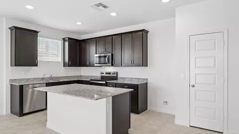 Kitchen - 12638 E Agave Ln, Florence, AZ 85132 photo 3 of 10