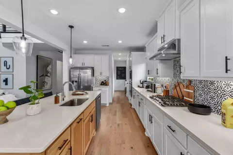 Kitchen - 910 Shooting Star Dr, Prosper, TX 75078 photo 7 of 15