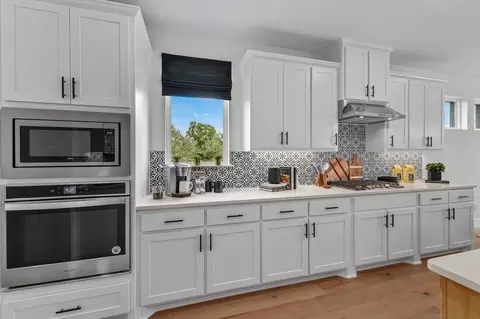 Kitchen - 910 Shooting Star Dr, Prosper, TX 75078 photo 4 of 15