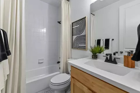 Bath - 910 Shooting Star Dr, Prosper, TX 75078 photo 5 of 13