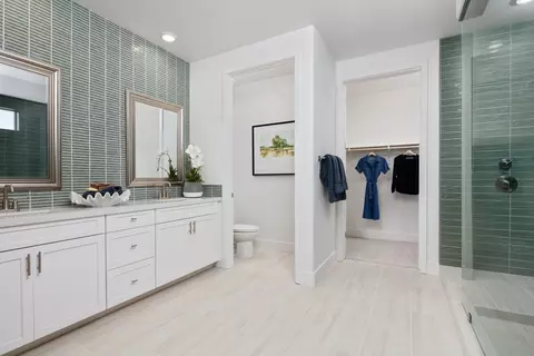 Bath - 4019 Marshall Rd, Vacaville, CA 95687 photo 2 of 3