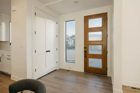 Entry Way - 2737 E Hayloft Ln, Heber, UT 84032 photo 2 of 6