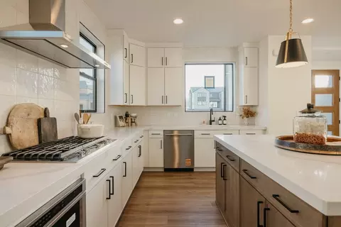 Kitchen - 2737 E Hayloft Ln, Heber, UT 84032 photo 3 of 3