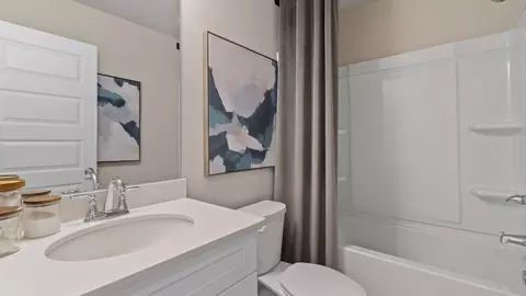Bath - 105 Haverling Pass, Hampton, GA 30228 photo 2 of 8