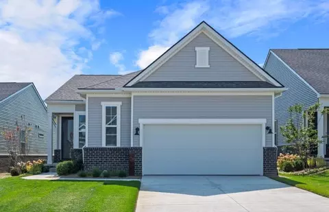 4125 Dogwood Dr, Milford, MI 48381
