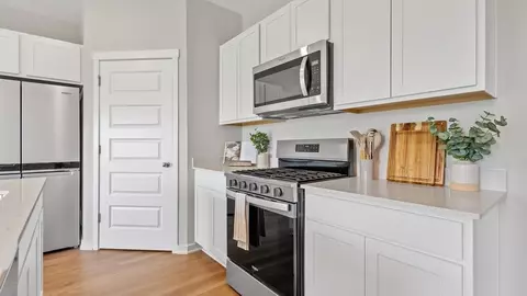 Kitchen - 1361 Rolling Pass, Beecher, IL 60401 photo 4 of 9