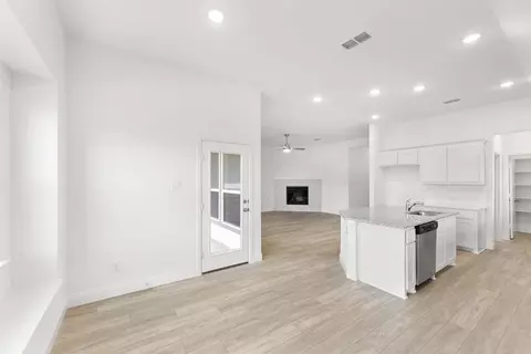 Living - 14592 Flossie St, Pilot Point, TX 76258 photo 3 of 4