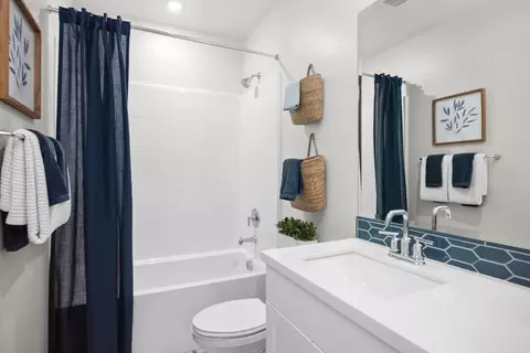 Bath - 555 Gregory Way, Glendora, CA 91740 photo 5 of 8