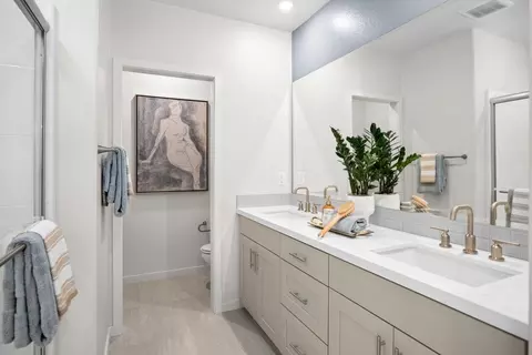 Bath - 555 Gregory Way, Glendora, CA 91740 photo 7 of 8