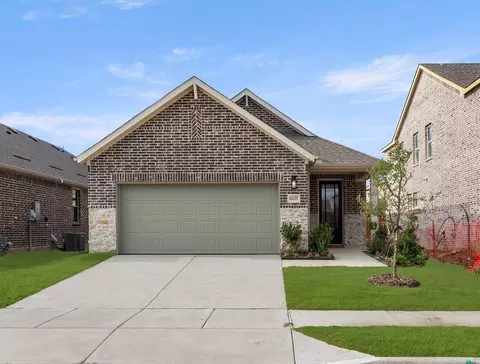 5821 Laurel Lake Ln, Pilot Point, TX 76258