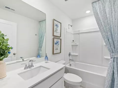 Bath - 3050 14th Ave NE, Conover, NC 28613 photo 2 of 4