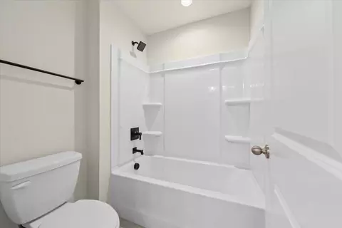 Bath - 140 Wolf St, Spring Lake, NC 28390 photo 2 of 3