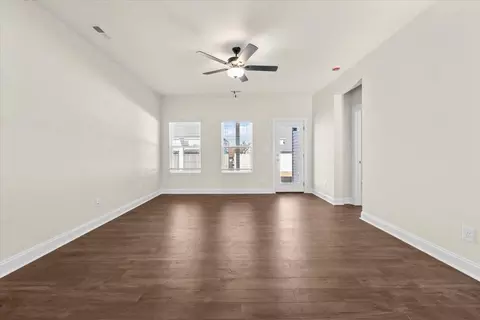 Living - 140 Wolf St, Spring Lake, NC 28390 photo 2 of 5