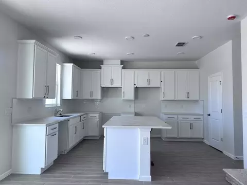 Kitchen - 2547 Great Heron Ave, Saint Cloud, FL 34773 photo 3 of 10