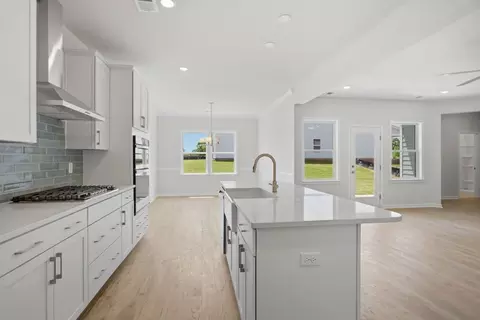 Kitchen - 557 Hydrangea St, Seneca, SC 29678 photo 3 of 7